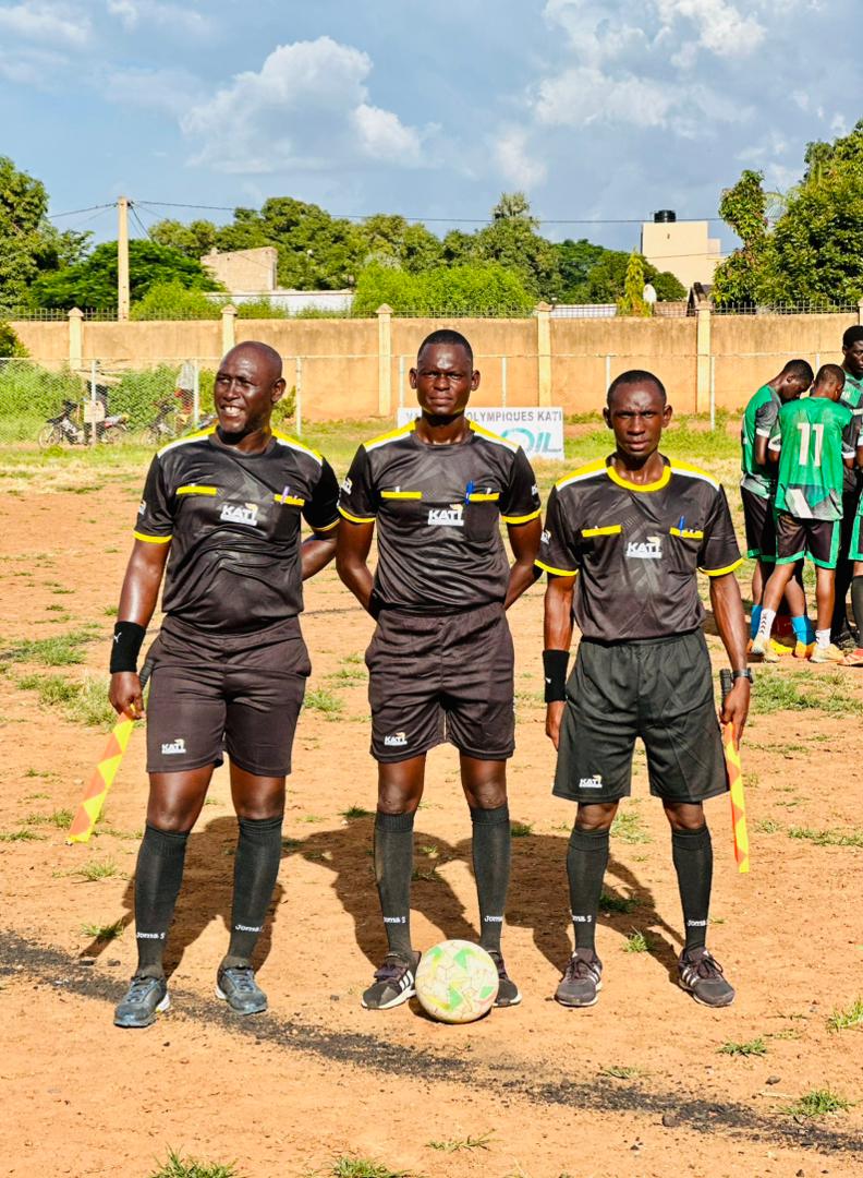 Des arbitres habillés par Kati Sport Event